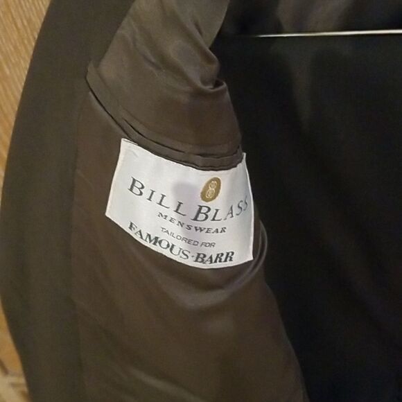 MEN'S SUIT 42 " LONG COAT AND PANTS ARE 34 " WIDE AND 34" LONG!!!  EXCELLENT!!! - Picture 2 of 3